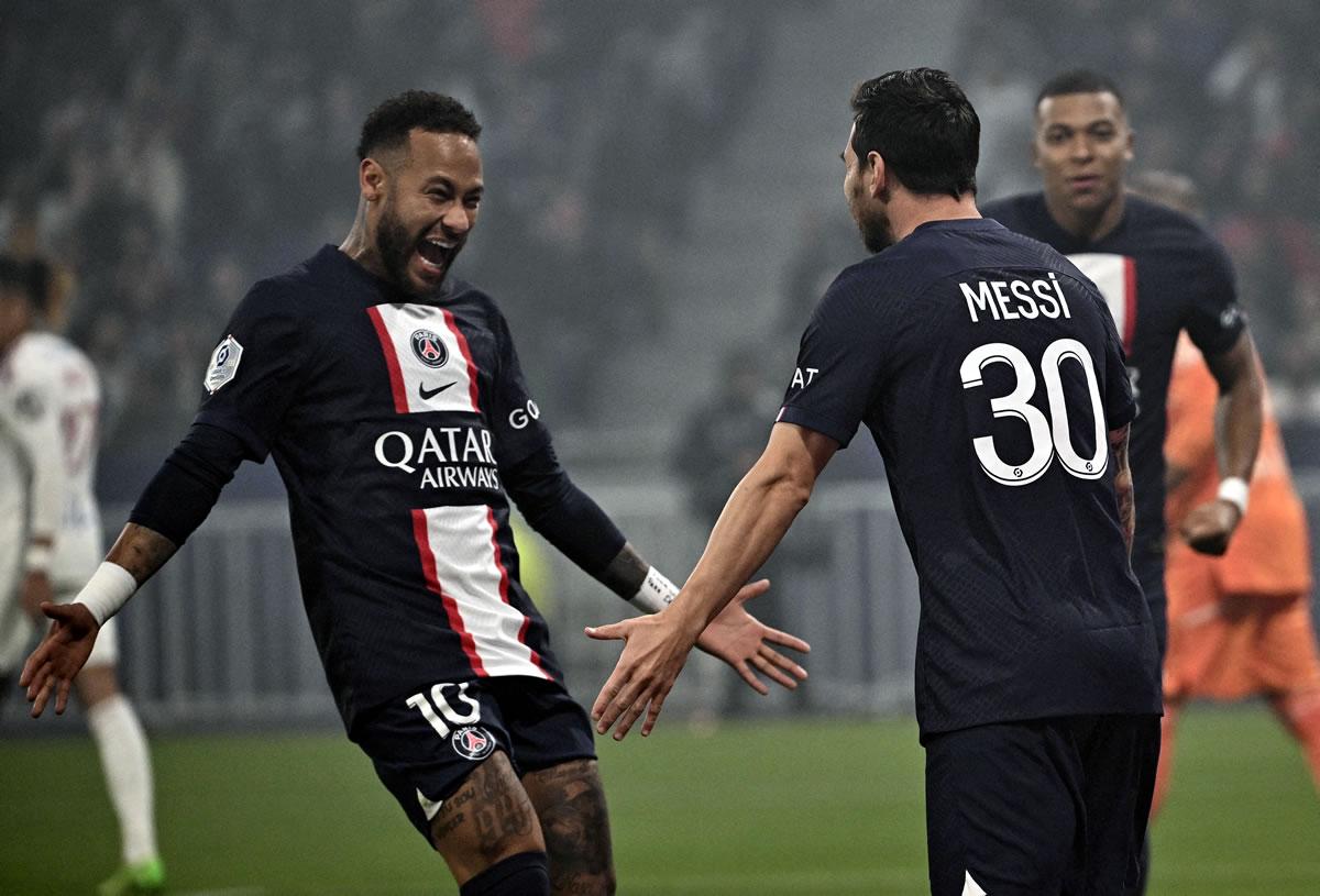 Messi festejó el gol con Neymar, quien le dio la asistencia.