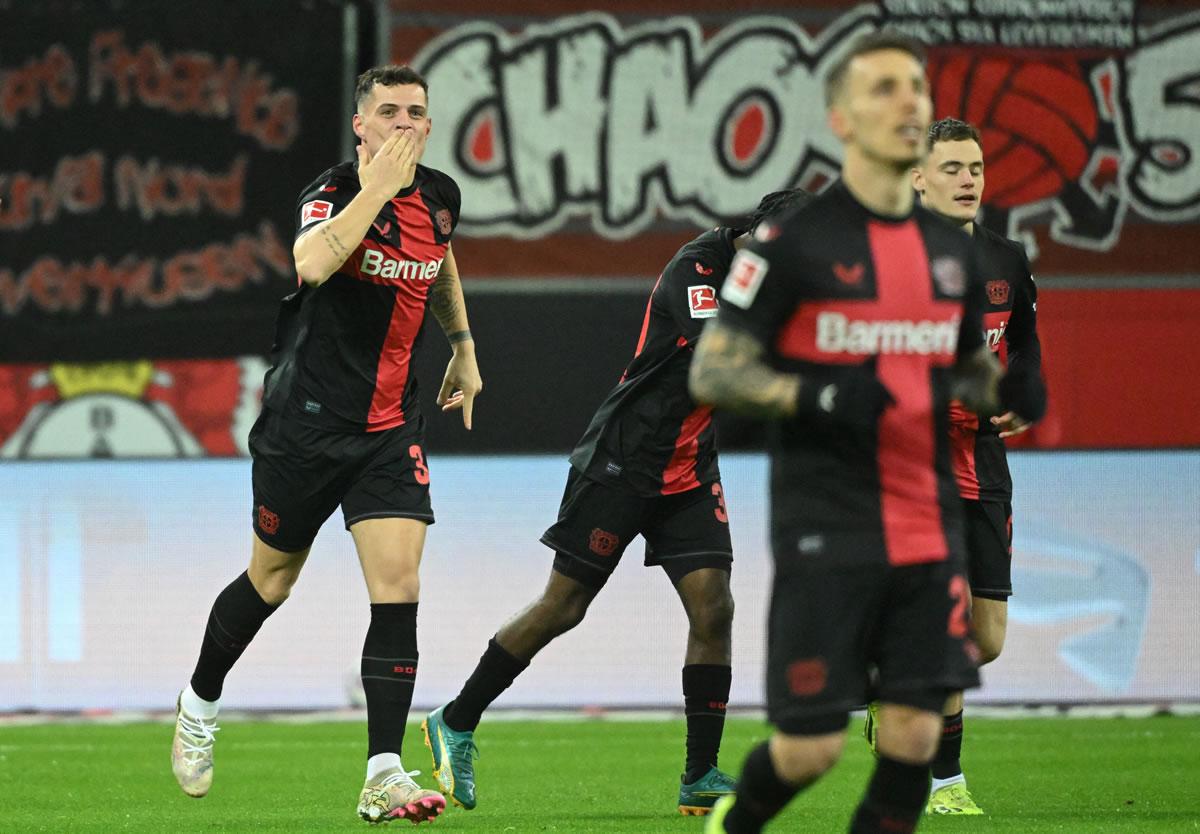 Granit Xhaka puso por delante al Bayer Leverkusen en el marcador muy temprano en el partido.