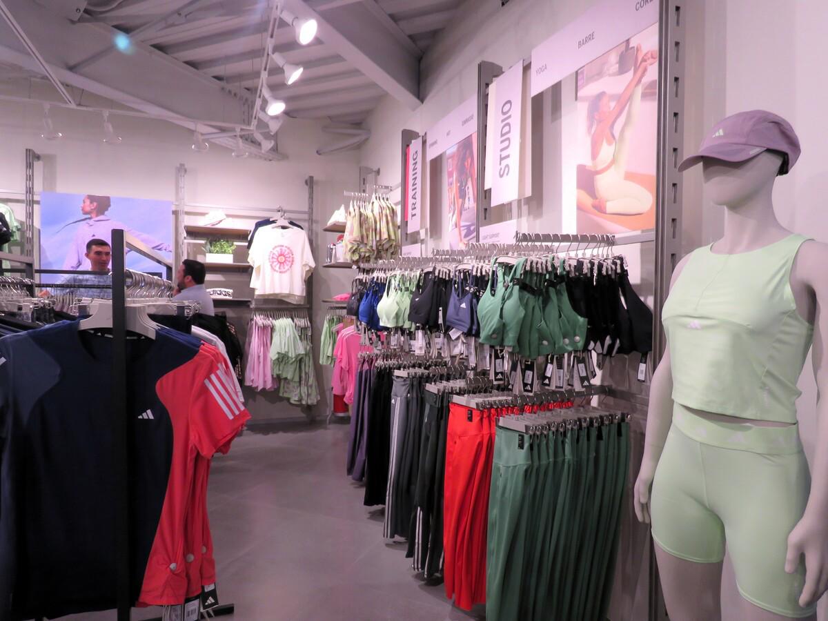 Tienda Adidas abre sus puertas en Mega Mall.