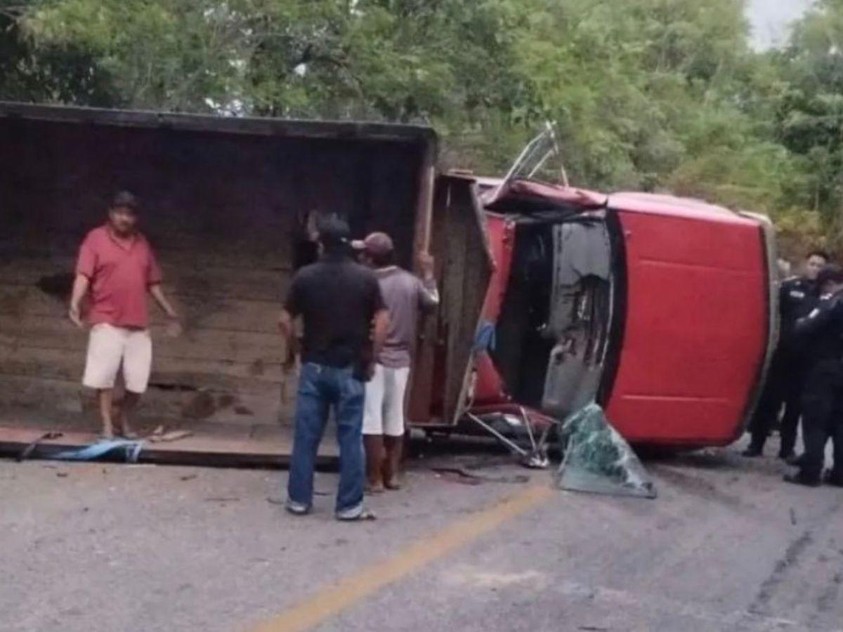 Dos migrantes muertos y 19 heridos deja accidente en México