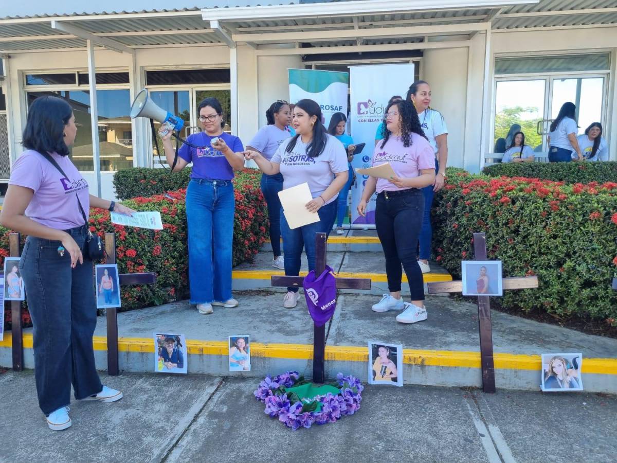“No queremos flores, queremos justicia”, piden mujeres en La Ceiba
