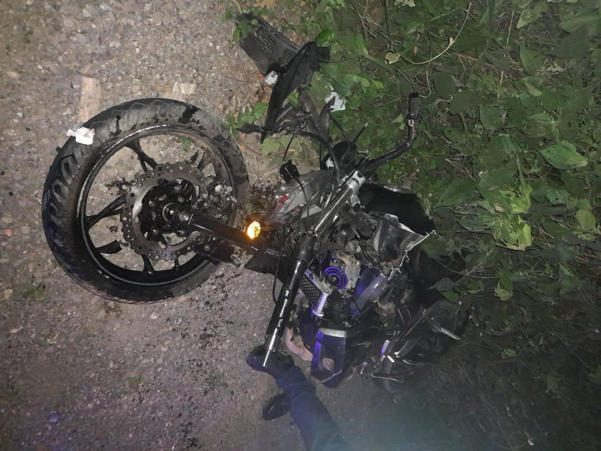 Mueren dos jóvenes en La Ceiba al colisionar sus motocicletas