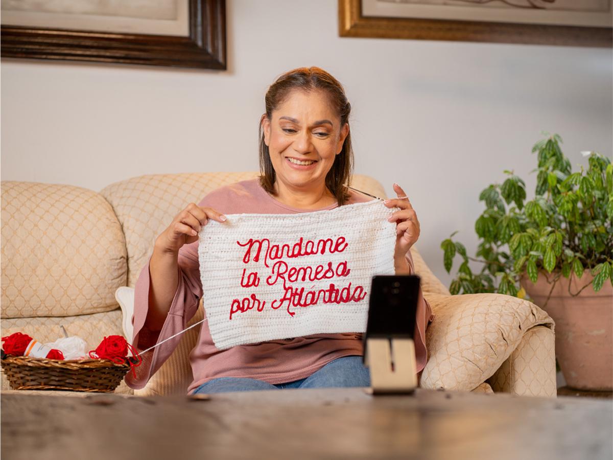 Banco Atlántida celebra a mamá con premios en efectivo