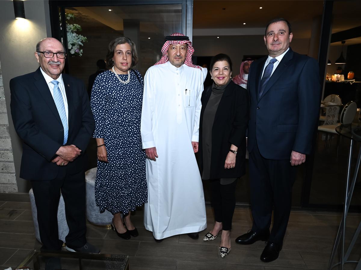 El ministro de Relaciones Exteriores de Arabia Saudita, Waleed A. Elkehereiji, acompañado de Anabel Gallardo, presidenta del Cohep; y los empresarios Julliete Handal, Eduardo Facussé y Juan Carlos Sikaffy.
