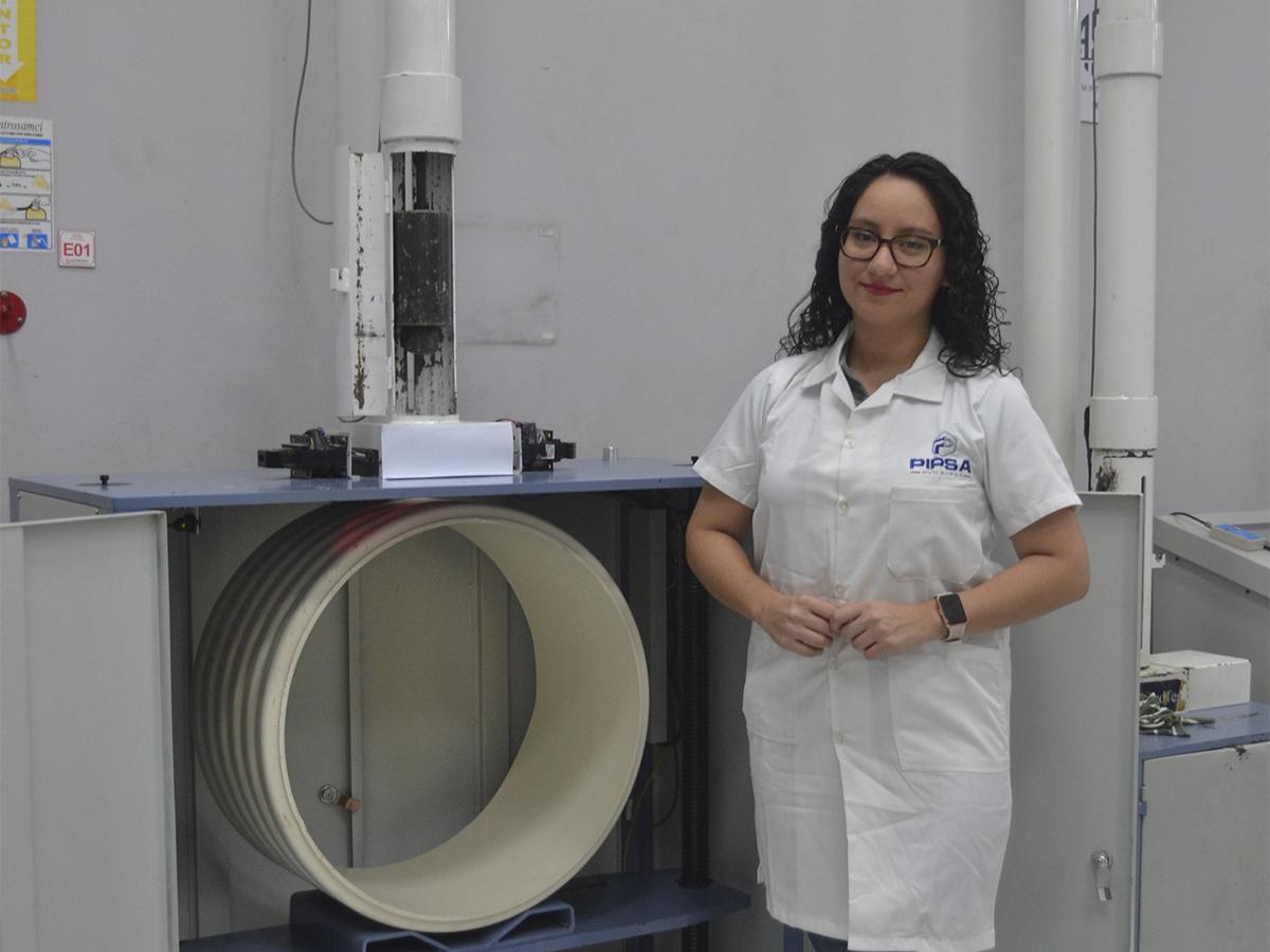 Susana Echeverri, gerente de Laboratorio de Calidad de PIPSA PVC.