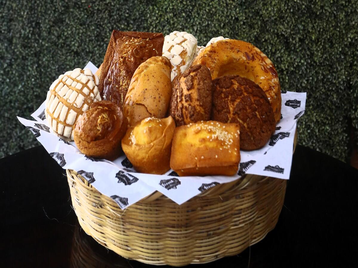 Una muestra de la producción de pan que ofrece todos los días Jireth Delicias Alimentarias.