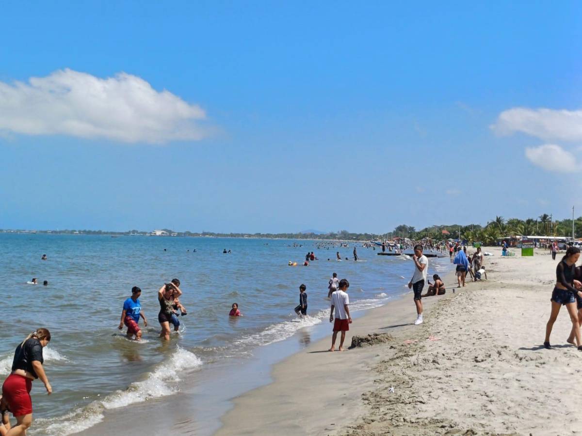 Previo a Semana Santa, hondureños se dan una escapada a las playas