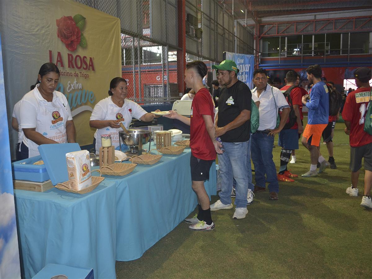 El Molino Harinero Sula se hizo presente a la celebración con su marca Harina La Rosa y El Gallo Extra Suave.