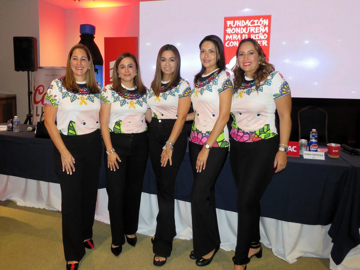 Damas voluntarias de la Fundación Hondureña para el niño con Cáncer en el lanzamiento de la Noche del Sabor, sexta edición.