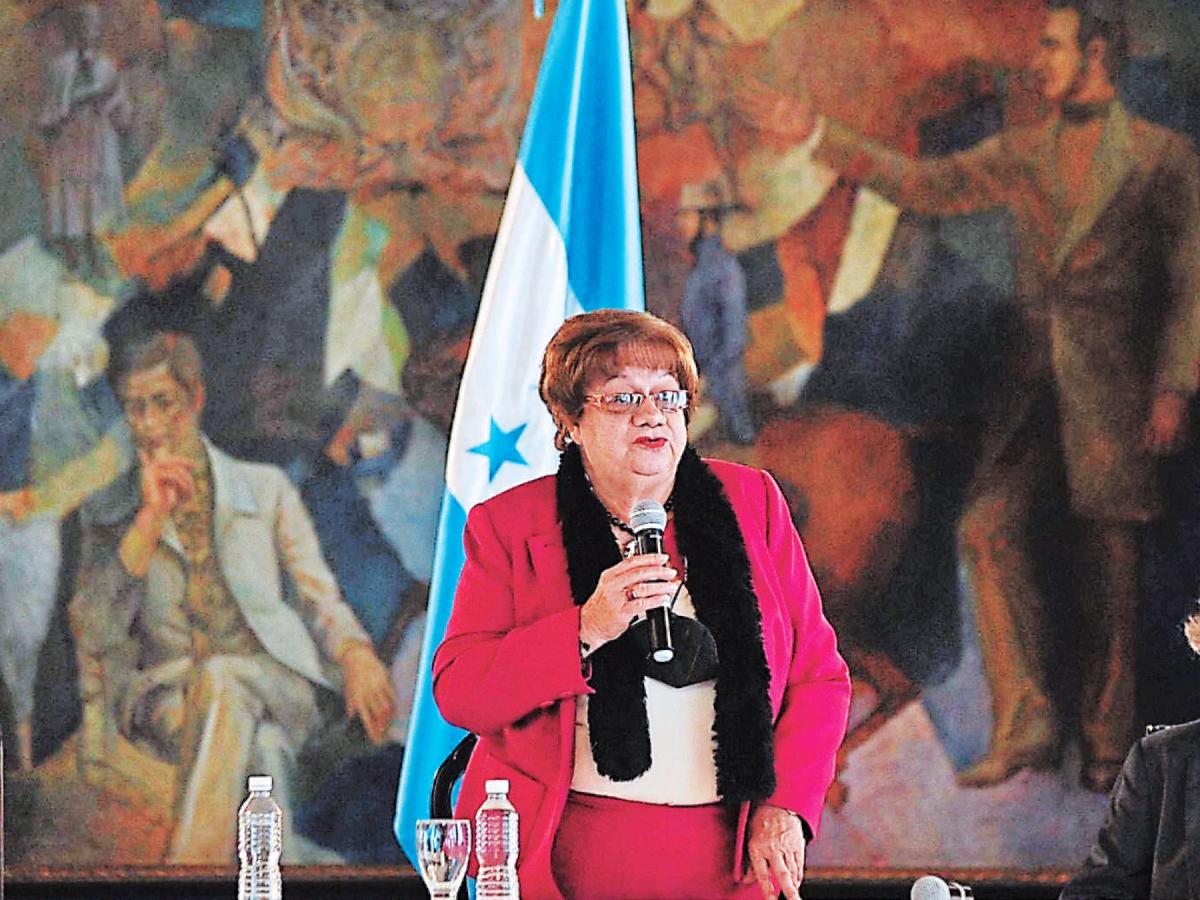Doris Gutiérrez dice que elección de PGR “no fue la correcta”