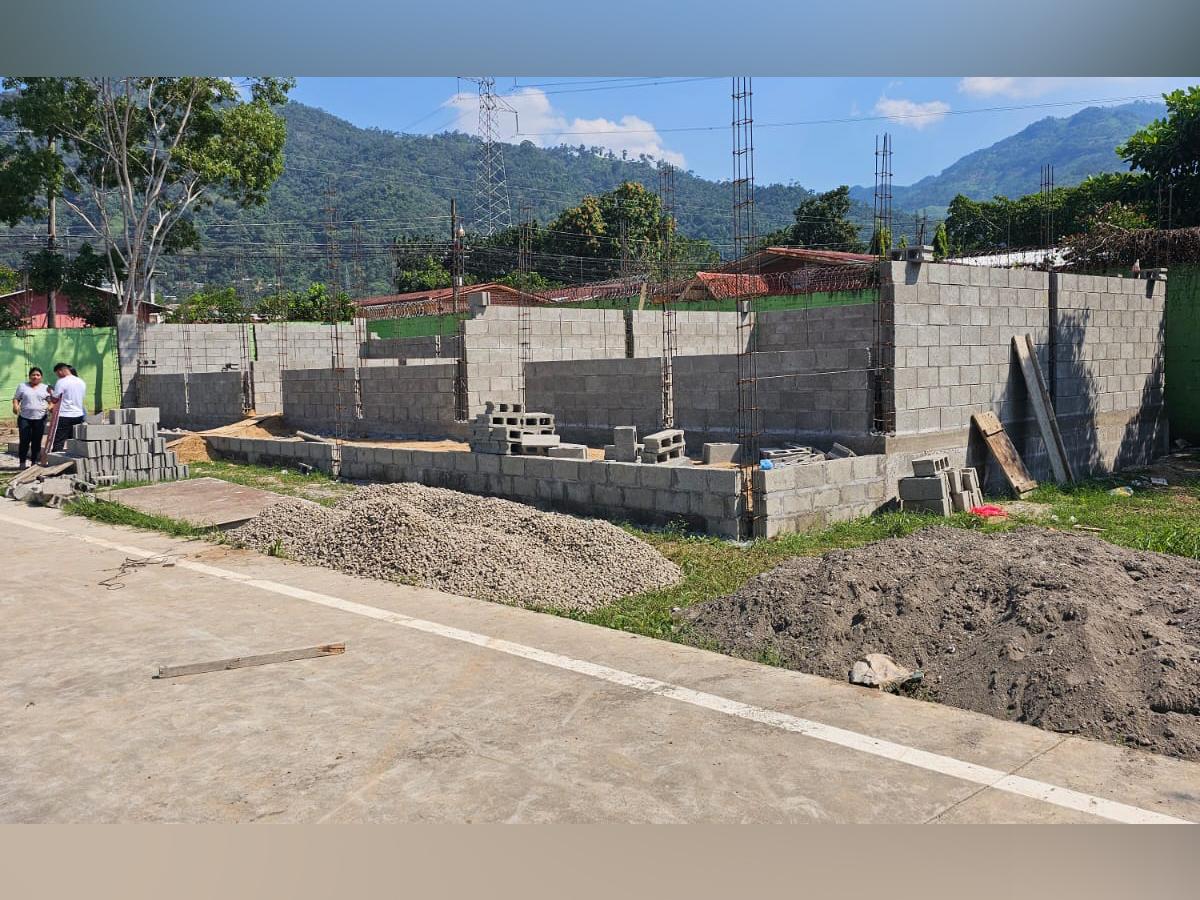 Con esta donación de Banco Atlántida, se construirán aulas para alumnos de séptimo, octavo y noveno grado en la escuela José Melecio Velásquez, ubicada en la colonia Mangandi, en El Progreso, Yoro.