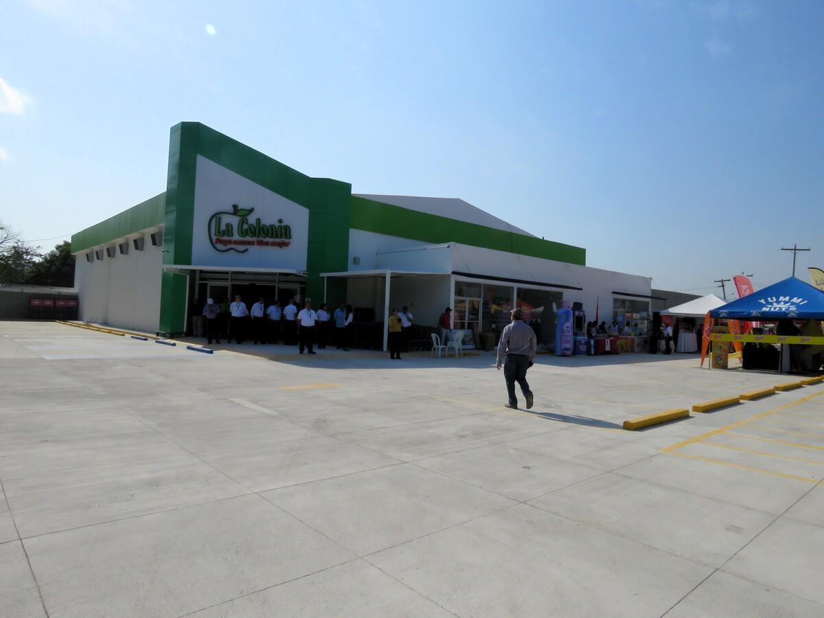 Supermercados La Colonia apertura nueva tienda en el sector López Arellano