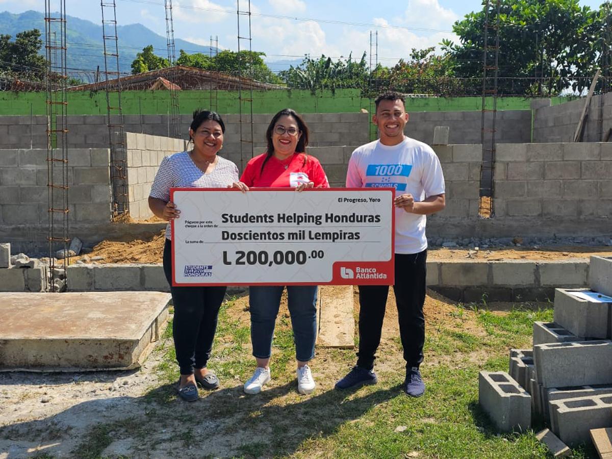 Banco Atlántida y Students Helping Honduras construyen escuela para 170 niños en El Progreso