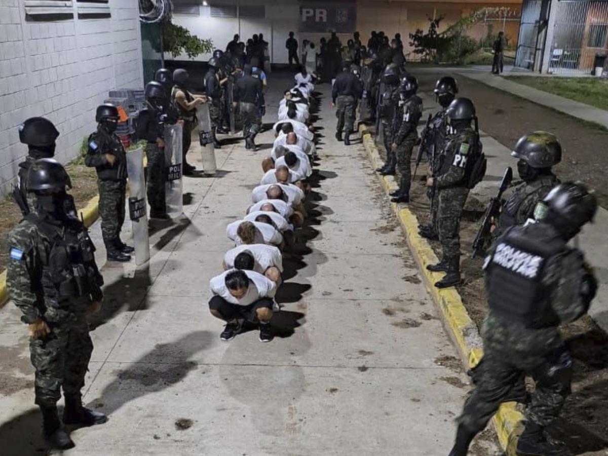 Trasladan de cárcel a más 300 reos peligrosos en Honduras