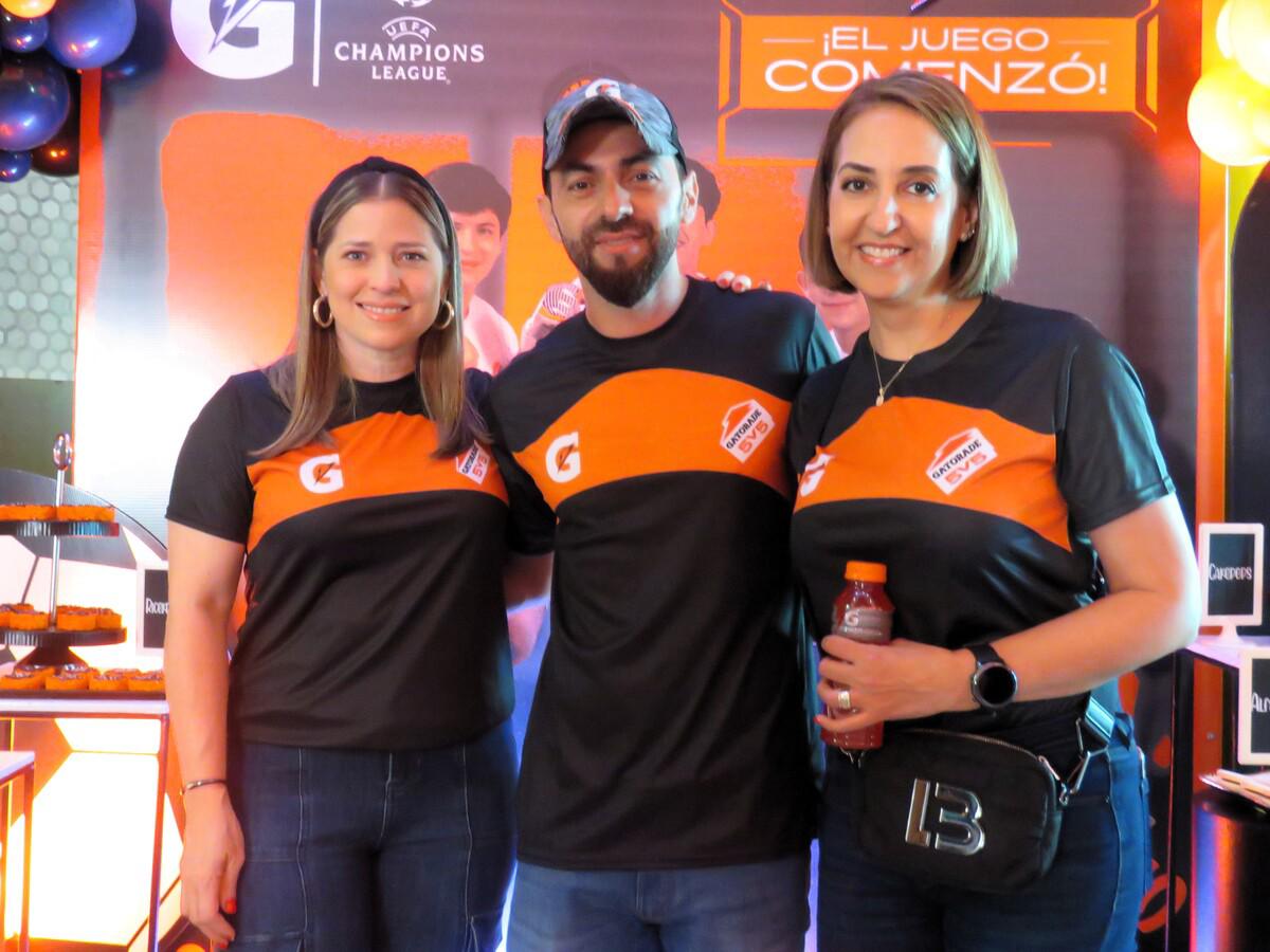 Melissa Villegas Gerente de Gatorade HN, Henry López, jefe de mercadeo deportivo de Gatorade y Koritza Álvarez, ejecutiva de Emsula.