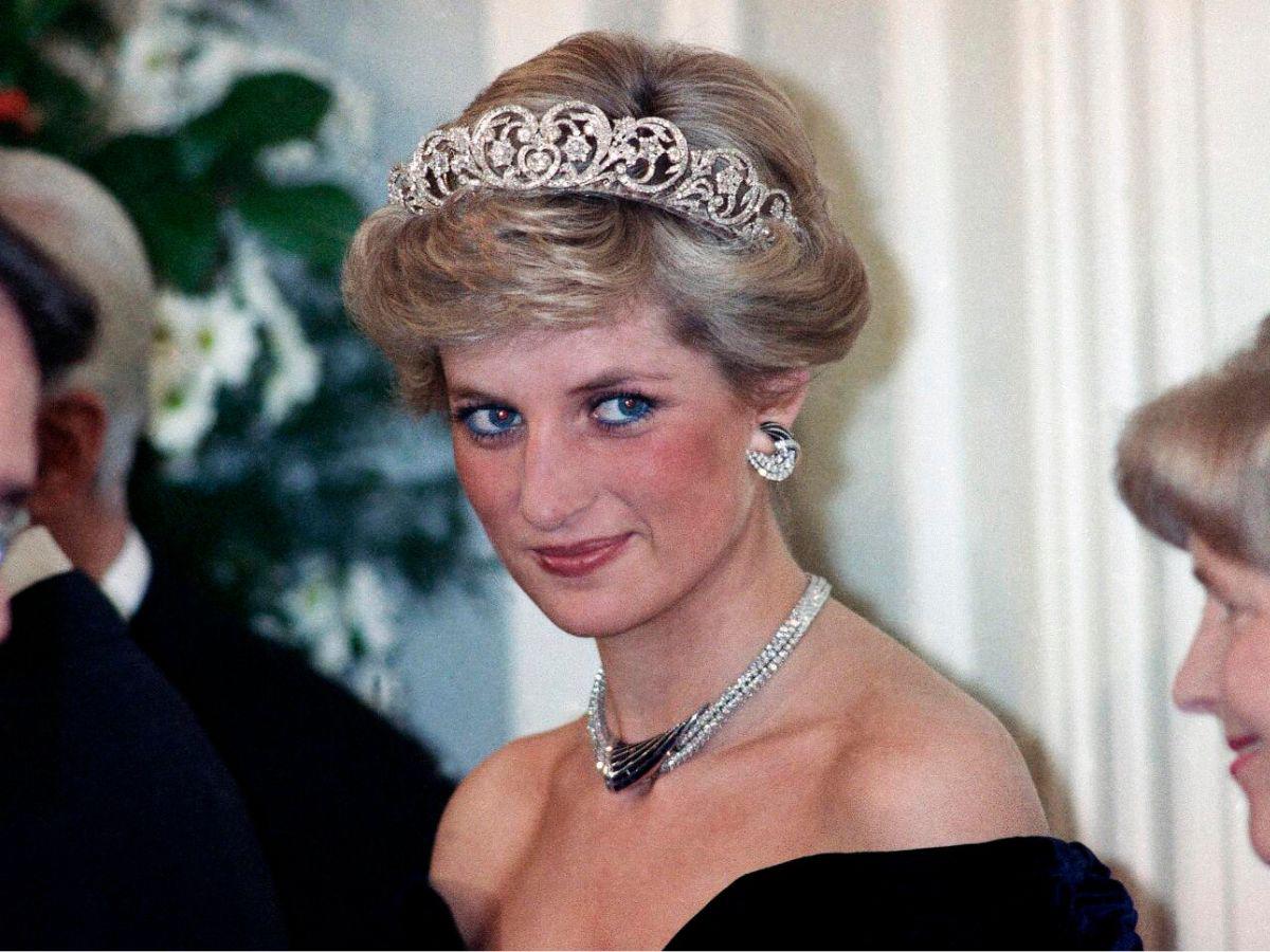 Vestido de la princesa Diana bate récords en subasta y supera el millón de dólares
