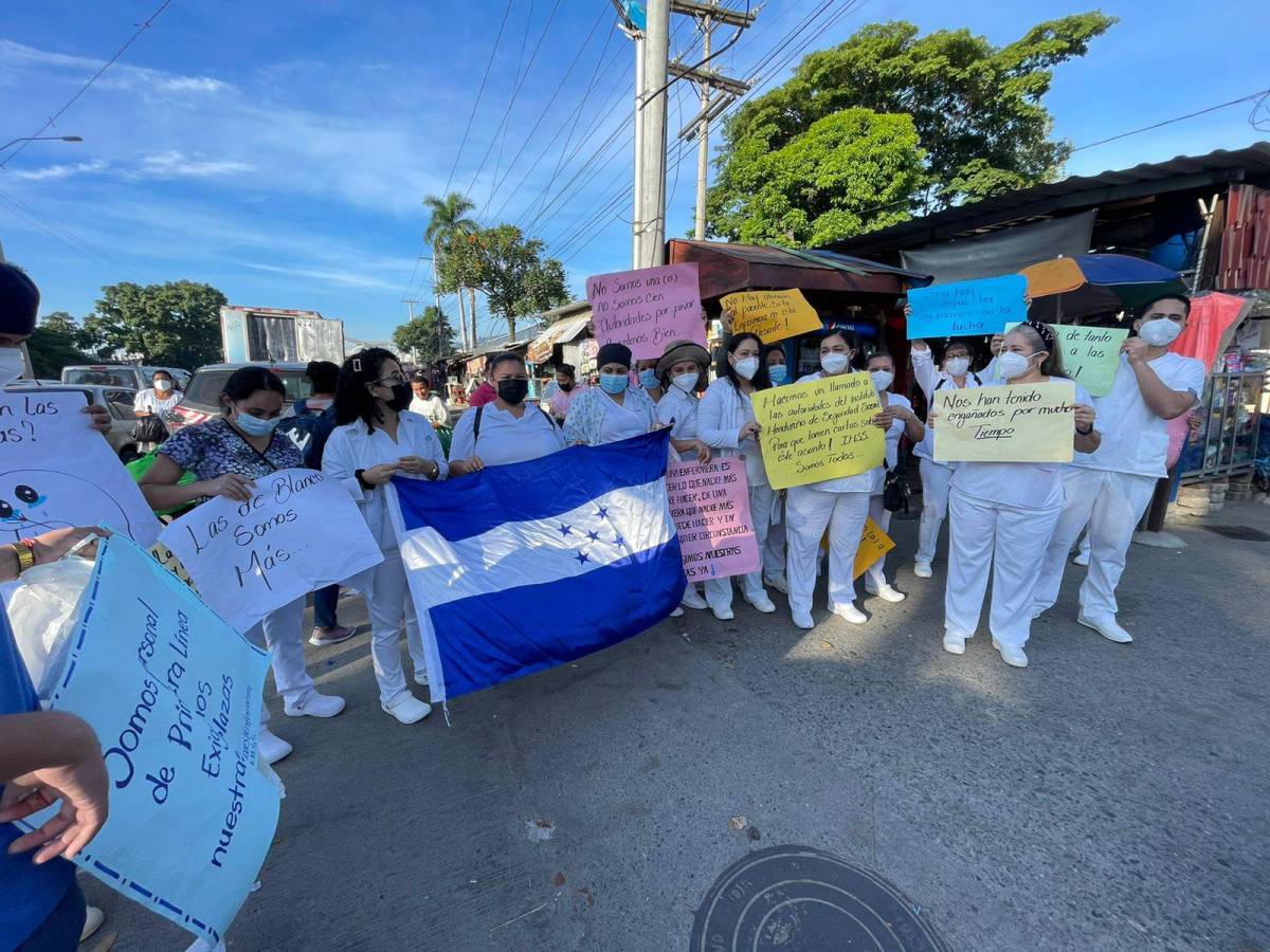Protesta de enfermeras del IHSS, quienes demandan plazas permanentes.