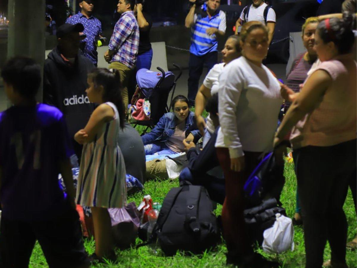 Caravana migrante de hondureños se alista en la Terminal de SPS