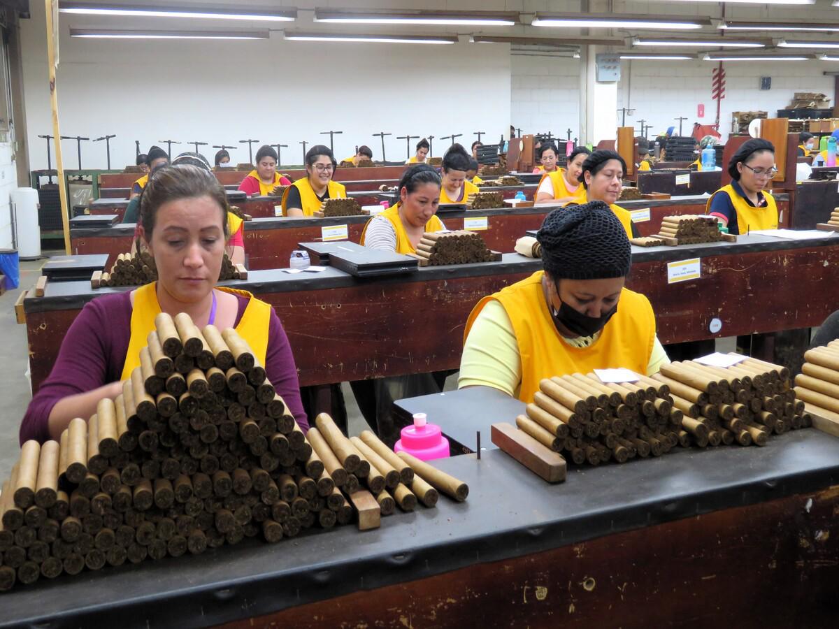 Pre-industria en tabacalera La Flor de Copán una fuente de trabajo especial para mujeres