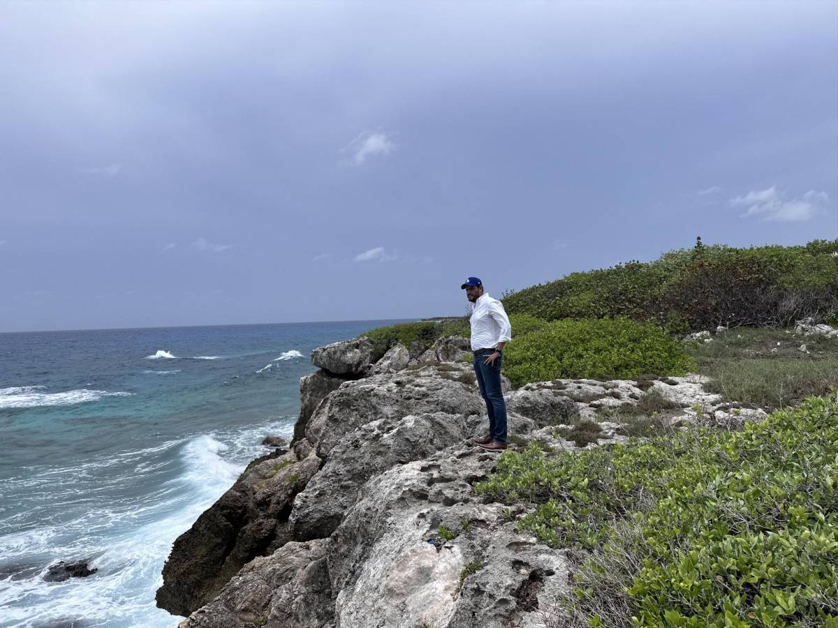 El ministro de Defensa, José Manuel Zelaya, ya realizó una visita a Islas del Cisne para inspeccionar el terreno donde se construirá la prisión que albergará a reos de alta peligrosidad.