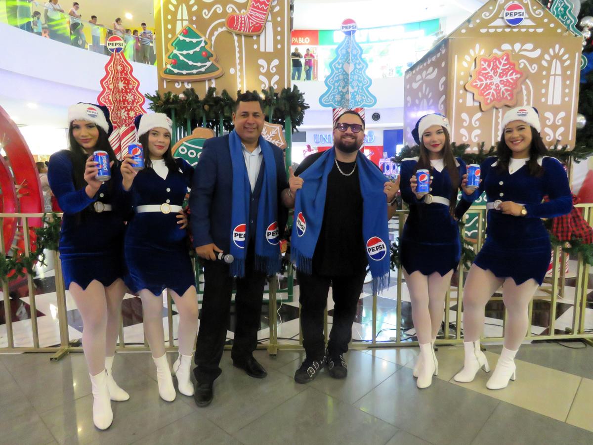 Pepsi enciende la navidad en Mall Galerías del Valle