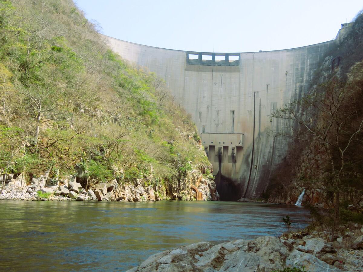 En la Hidroeléctrica Francisco Morazán podrá realizar muchas actividades ya se en lancha o a pie.