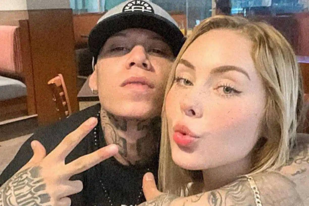 “Ya me cansé de estarle rogando para que me lo preste, pero solo me lo deja ver 1 o 2 horas, por respeto a ella nunca he hablado nada, pero ya me cansé de que se aproveche de mí y solo quiera quitarme mi dinero”, expuso Ángel Jair Quezada Jasso, nombre real de Santa Fe Klan. “Ya me cansé de estarle rogando para que me lo preste, pero solo me lo deja ver 1 o 2 horas, por respeto a ella nunca he hablado nada, pero ya me cansé de que se aproveche de mí y solo quiera quitarme mi dinero”, expuso Ángel Jair Quezada Jasso, nombre real de Santa Fe Klan.