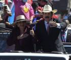 Imagen muestra al expresidente de la República, Manuel Zelaya Rosales, junto a la actual mandataria Xiomara Castro de Zelaya, el 27 de enero de 2022 durante la toma de posesión presidencial.