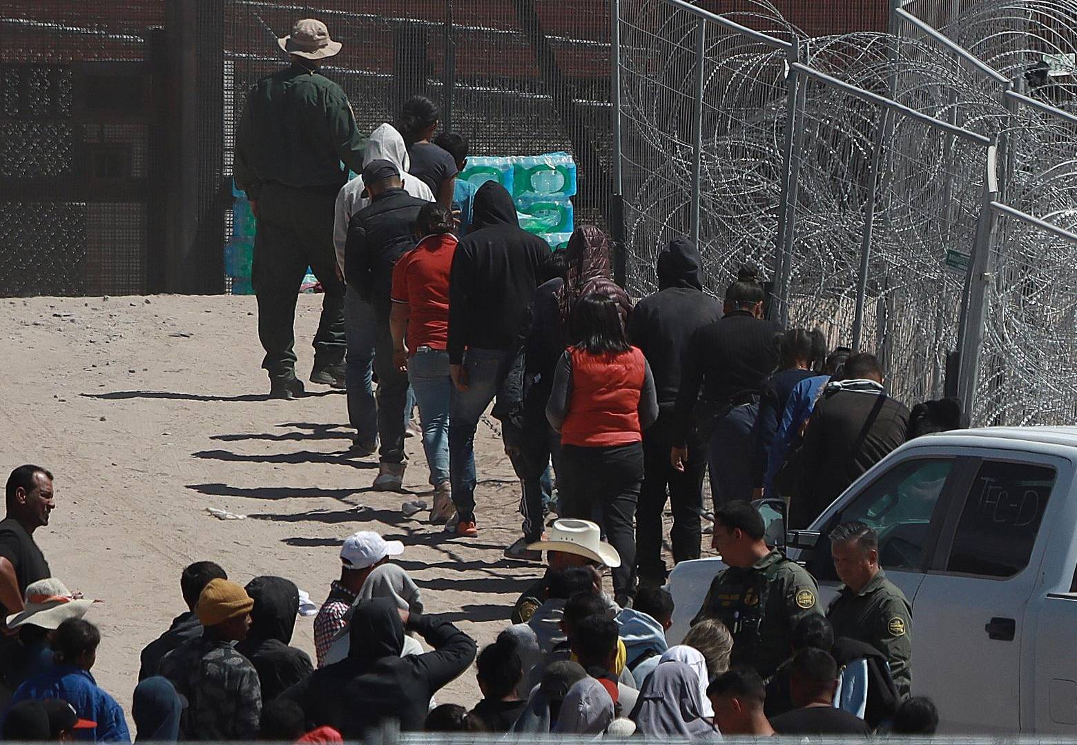 $!Los migrantes fueron procesados por la Patrulla Fronteriza.