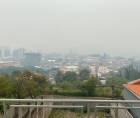 Tegucigalpa, la capital de Honduras, amaneció este lunes bajo una capa tóxica de contaminación y con sus peores registros de calidad del aire debido a los incendios forestales y las condiciones climáticas, lo que ha causado un aumento de las emergencias respiratorias y el cierre del aeropuerto de la ciudad.