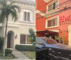 Lujosas casas y un hotel fueron allanados el lunes por agentes de la Dirección de Lucha contra el Narcotráfico (DLCN) del Ministerio Público.