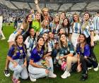 ¡La otra ‘Scaloneta’! Las parejas de los jugadores de la Selección Argentina hicieron una atrevida promesa si la Albiceleste quedaba campeona del Mundial de Qatar 2022 y ahora con el éxito conseguido tendrán que cumplir. ¿Lo harán?