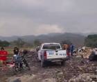 El cuerpo de Fabio Roberto Flores quedó en medio de la basura.