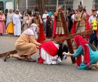 Una vez más, el Viacrucis conmovió a los residentes del barrio Medina de San Pedro Sula esta Semana Santa 2024.