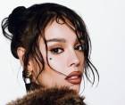 Danna Paola declaró su amor a la misteriosa chica en su nuevo álbum.