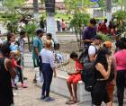 Migrantes se reúnen en una plaza, el 3 de mayo de 2024, en la ciudad de Tapachula (México).