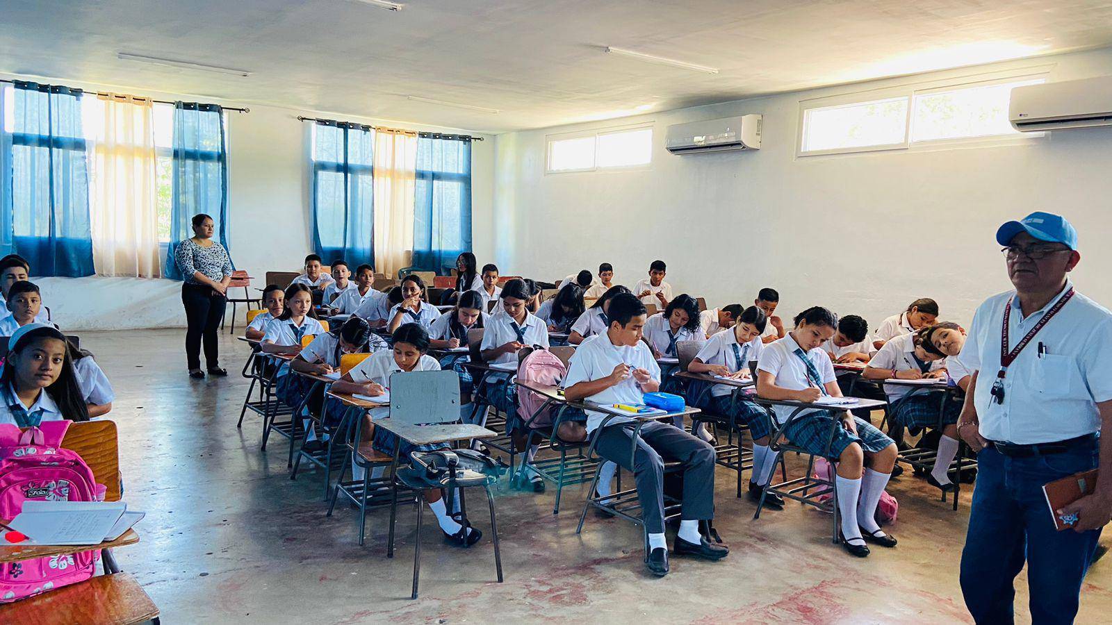 $!Estudiantes reciben sus clases en el Instituto Manuel de Jesús Subirana.