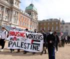 Un grupo de manifestantes propalestinos realiza una protesta en el centro de Londres este jueves.