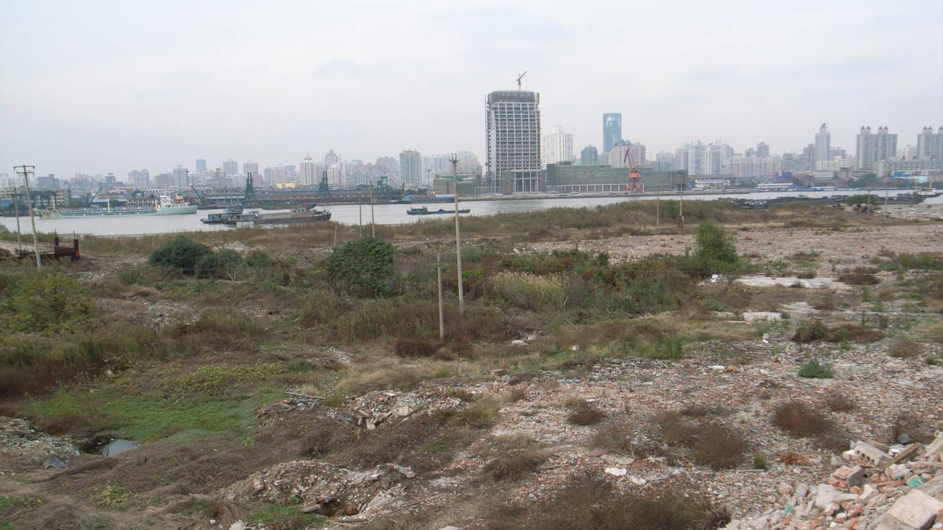 $!El Parque Houtan, un antiguo sitio industrial en Shanghai, antes de convertirse en un proyecto de ciudad esponja.