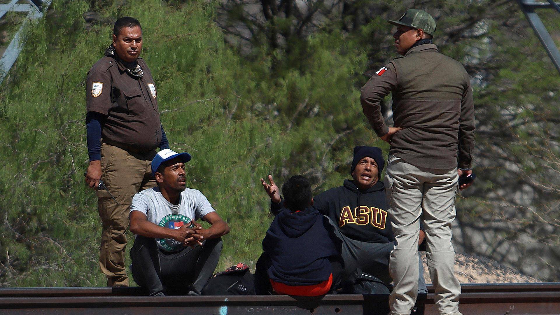 $!Los operativos contra migrantes se endurecen en el norte de México.