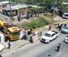 Unas 60 familias fueron desalojadas este miércoles de la colonia Enmanuel, en el bulevar del sur de San Pedro Sula.