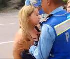 Policía agrede a mujer y lanza amenaza en Comayagua