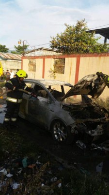 Incendian lujosa camioneta en San Pedro Sula