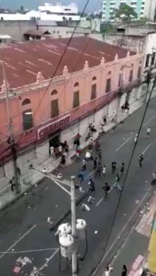 Terror en el centro de San Pedro Sula por saqueadores