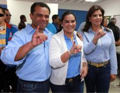 Personajes públicos salen a ejercer el voto en Honduras