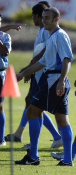 Francisco Edvan Soares de Souza: Debutó con Motagua en 1996, luego pasó a la Liga de Italia en donde militó en diversos clubes, entre ellos la Sampdoria y Empoli.