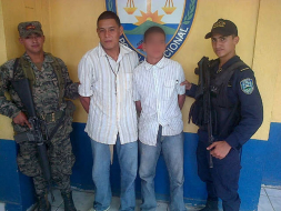 Policía captura a dos supuestos mareros en San Pedro Sula