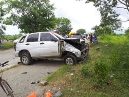 Hermanos mueren en aparatoso accidente en carretera a La Lima