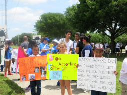 Reclaman fin de la deportación de padres de familia indocumentados