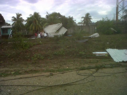 Al menos 60 casas destruidas por vientos racheados en Colón